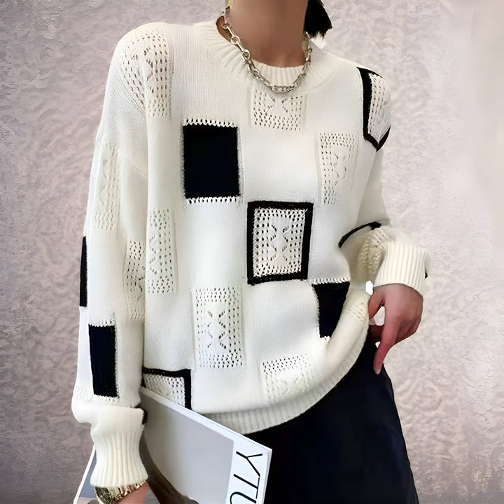 NAYLA | Classic Pullover with Feminine Fit